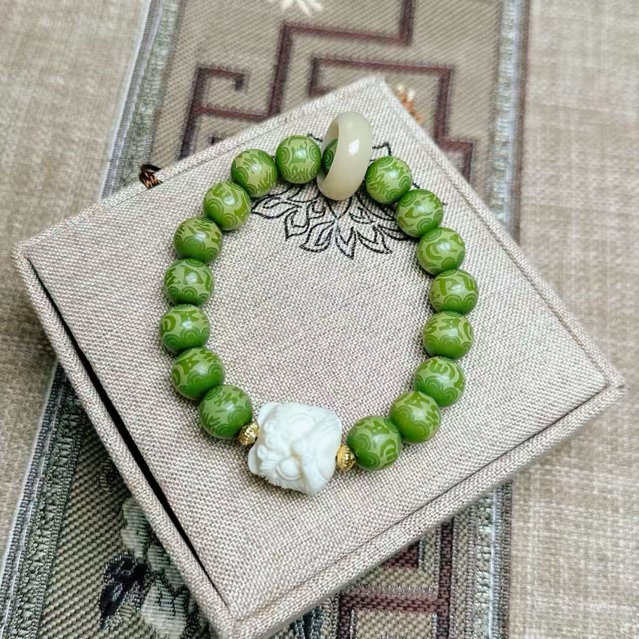 Lingyin Temple Cultural Design · Green Bodhi Bracelet with Lion Bead & Rotating Jade Ring